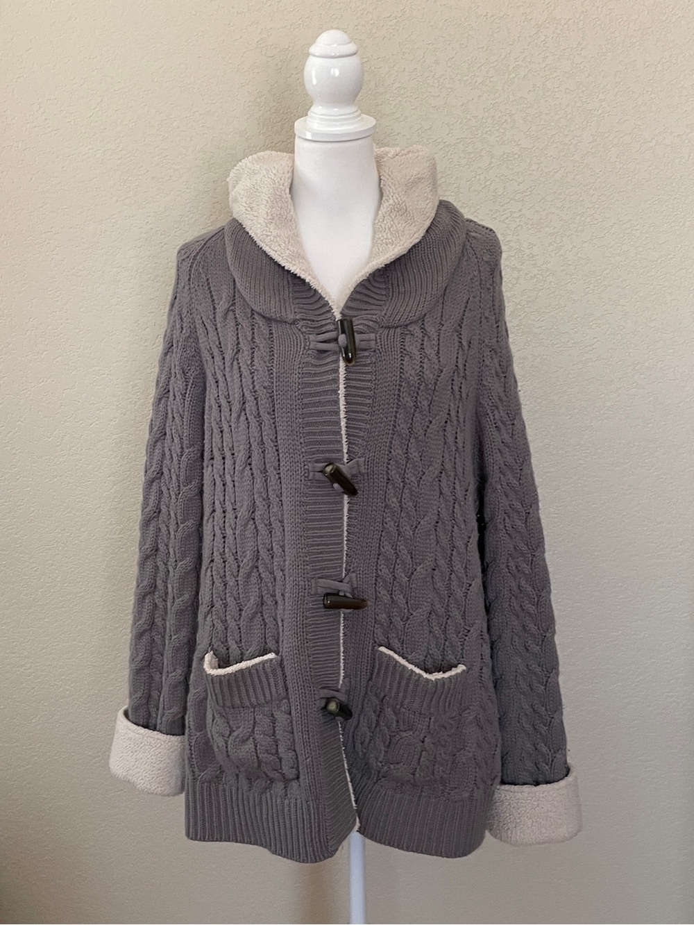 Cabela's Chunky Cable Knit Hooded Sweater Toggle Button Sherpa Lined Sz 2XL Gray